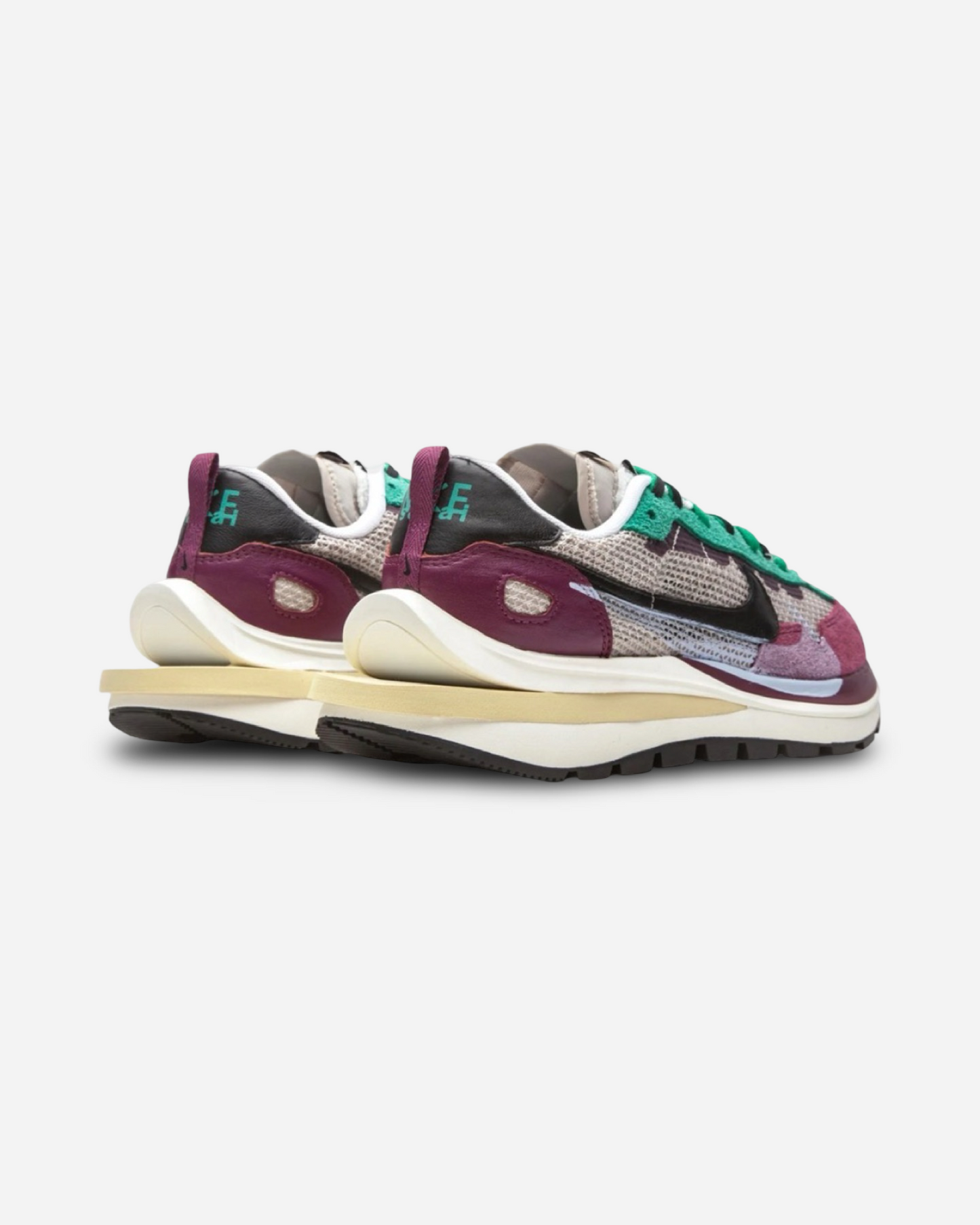 Sacai x Nike VaporWaffle SP 'Villain Red / Neptune Green’