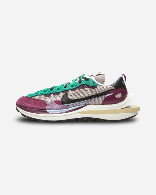 Sacai x Nike VaporWaffle SP 'Villain Red / Neptune Green’